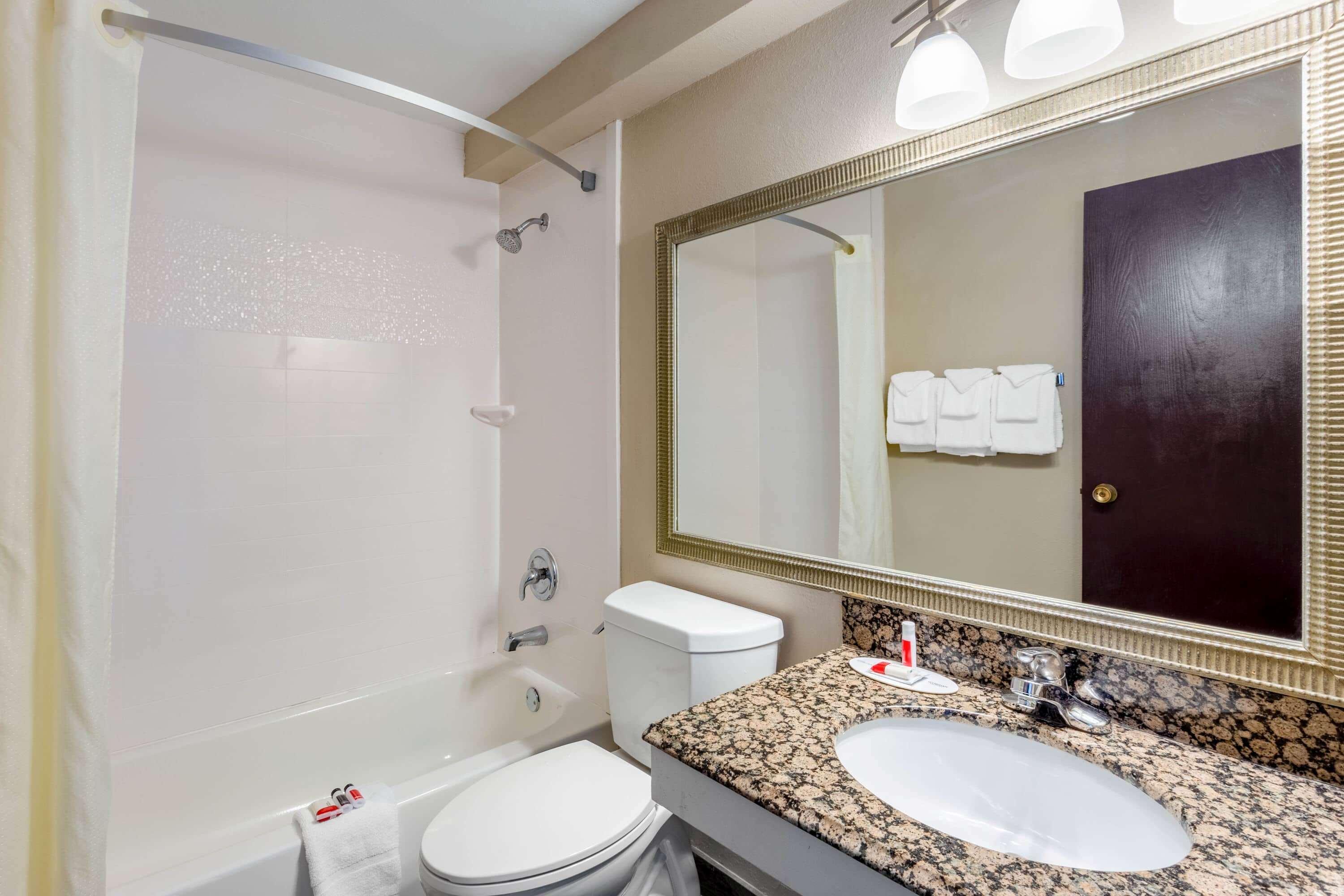 Baymont By Wyndham Rochester Mayo Clinic Area Екстер'єр фото