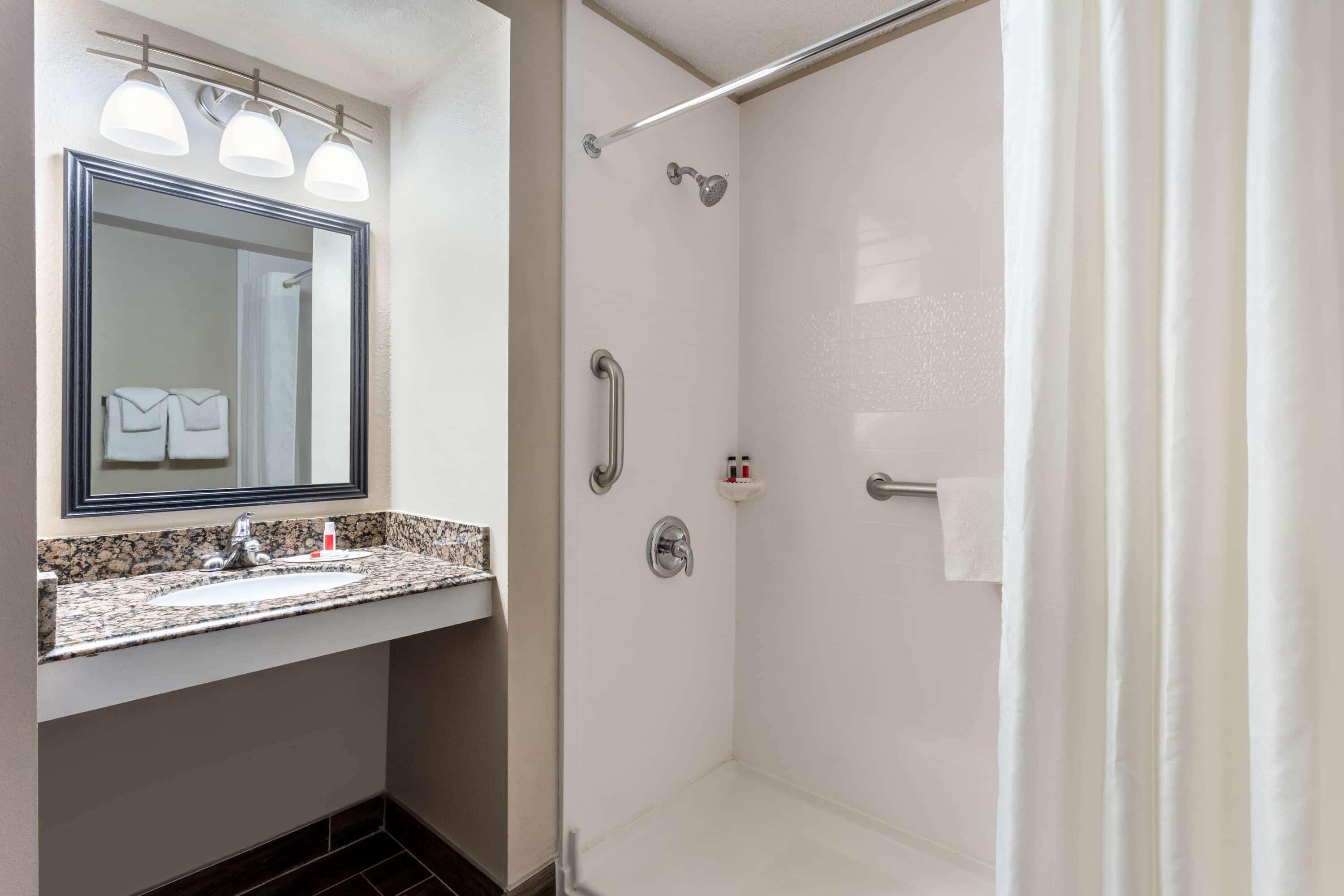 Baymont By Wyndham Rochester Mayo Clinic Area Екстер'єр фото