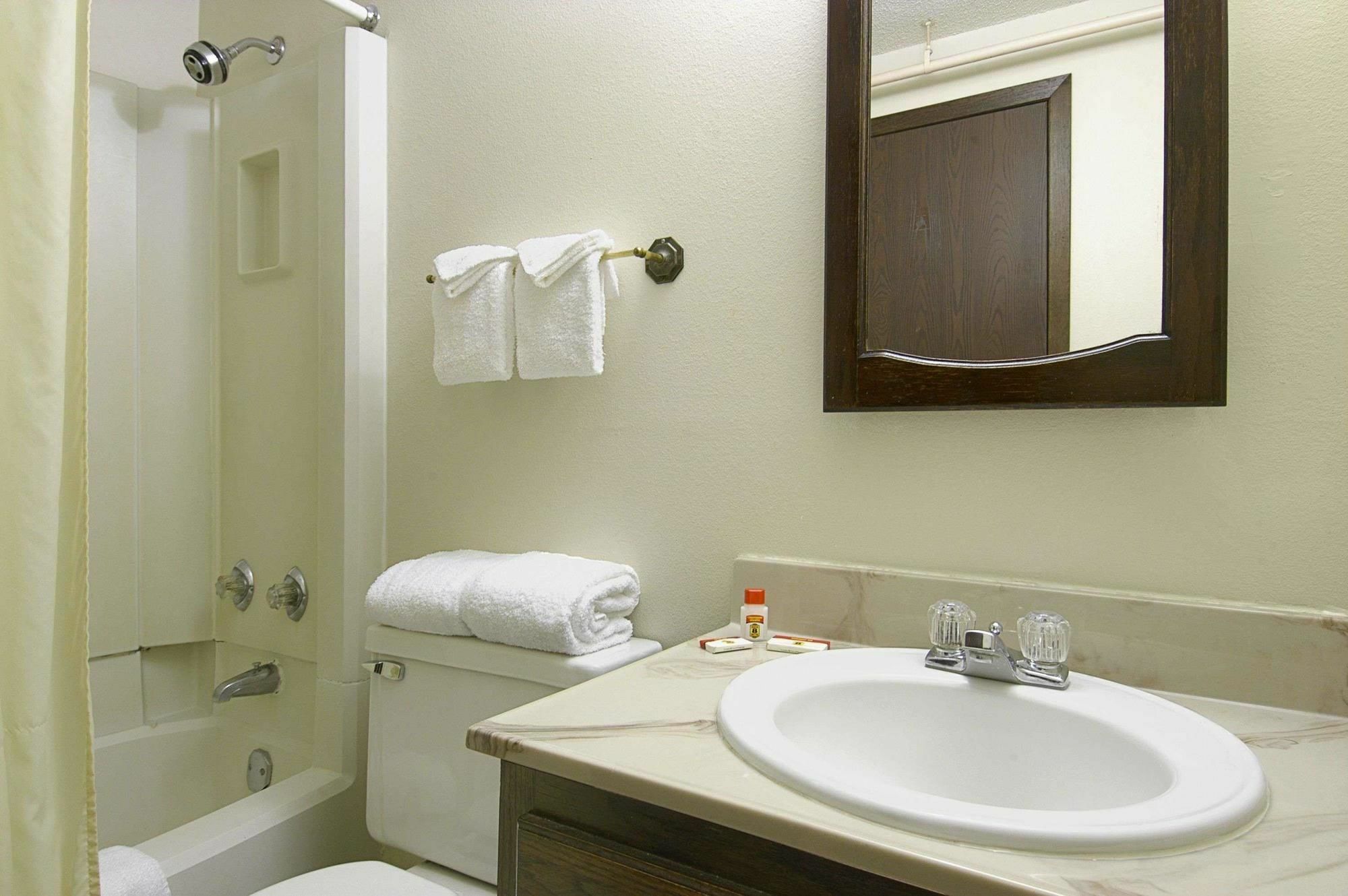 Baymont By Wyndham Rochester Mayo Clinic Area Екстер'єр фото